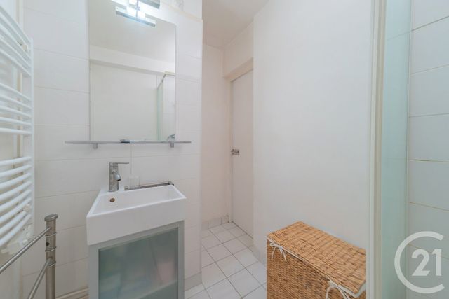 Afficher la photo en grand Appartement F3 à vendre - 3 pièces - 56.11 m2 - PARIS - 75006 - ILE-DE-FRANCE - Century 21 Assas Raspail