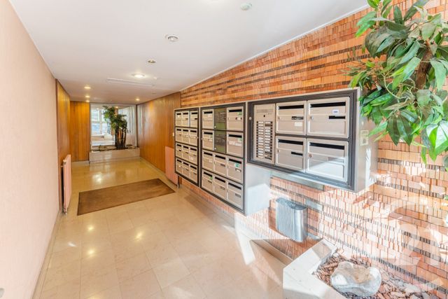 Appartement F2 à vendre - 2 pièces - 39.4 m2 - PARIS - 75014 - ILE-DE-FRANCE - Century 21 Assas Raspail