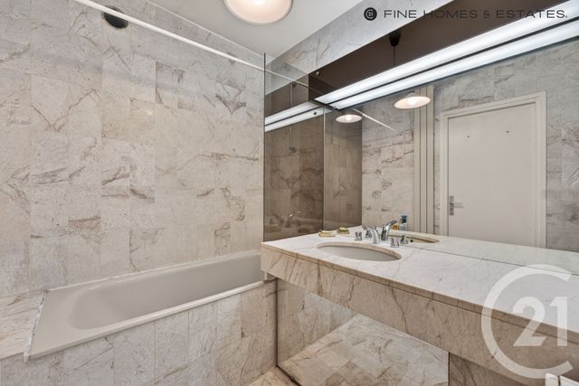 Appartement T2 à vendre - 2 pièces - 55.0 m2 - PARIS - 75006 - ILE-DE-FRANCE - Century 21 Assas Raspail