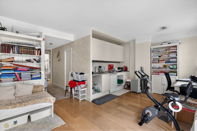 Appartement F7 et + à vendre - 7 pièces - 146.82 m2 - PARIS - 75006 - ILE-DE-FRANCE - Century 21 Assas Raspail