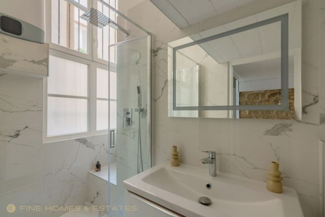 Appartement F2 à vendre - 2 pièces - 46.0 m2 - PARIS - 75006 - ILE-DE-FRANCE - Century 21 Assas Raspail