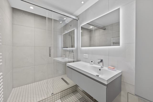 Appartement T2 à vendre - 2 pièces - 65.0 m2 - PARIS - 75006 - ILE-DE-FRANCE - Century 21 Assas Raspail