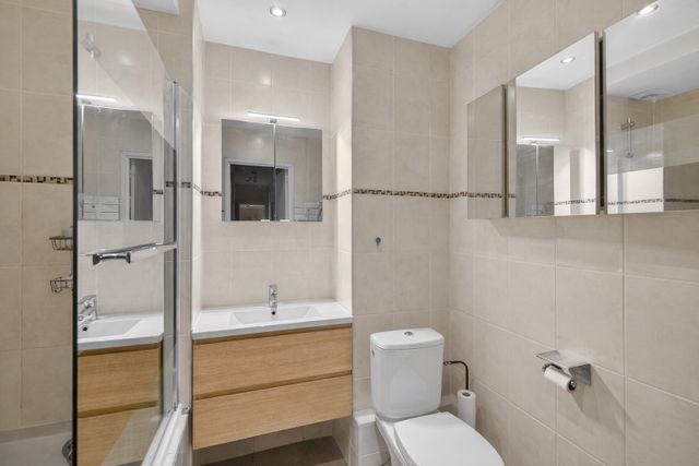 Appartement T5 à vendre - 5 pièces - 102.43 m2 - PARIS - 75006 - ILE-DE-FRANCE - Century 21 Assas Raspail