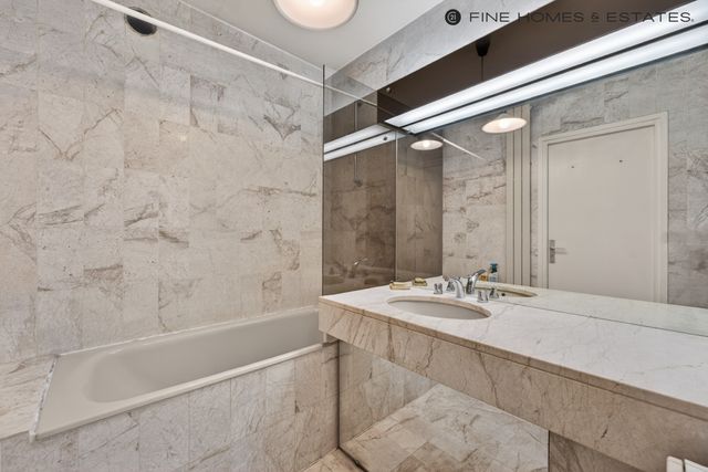 Appartement T2 à vendre - 2 pièces - 55.0 m2 - PARIS - 75006 - ILE-DE-FRANCE - Century 21 Assas Raspail