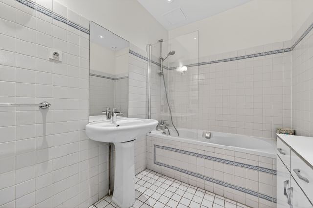 Appartement F2 bis à vendre - 3 pièces - 68.29 m2 - PARIS - 75006 - ILE-DE-FRANCE - Century 21 Assas Raspail