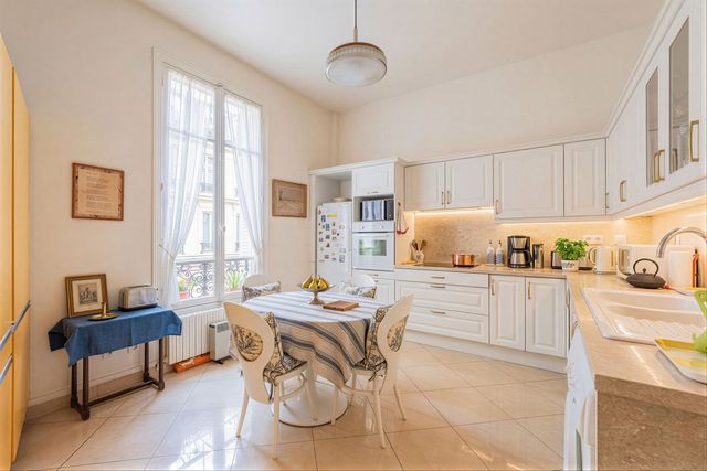 Appartement F7 à vendre - 7 pièces - 240.42 m2 - PARIS - 75006 - ILE-DE-FRANCE - Century 21 Assas Raspail