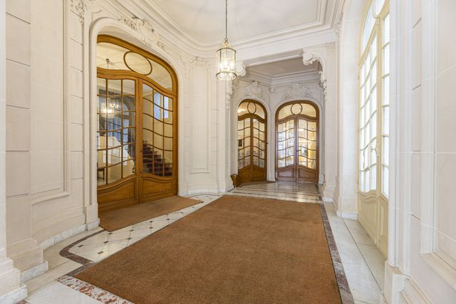 Appartement F7 à vendre - 7 pièces - 240.42 m2 - PARIS - 75006 - ILE-DE-FRANCE - Century 21 Assas Raspail